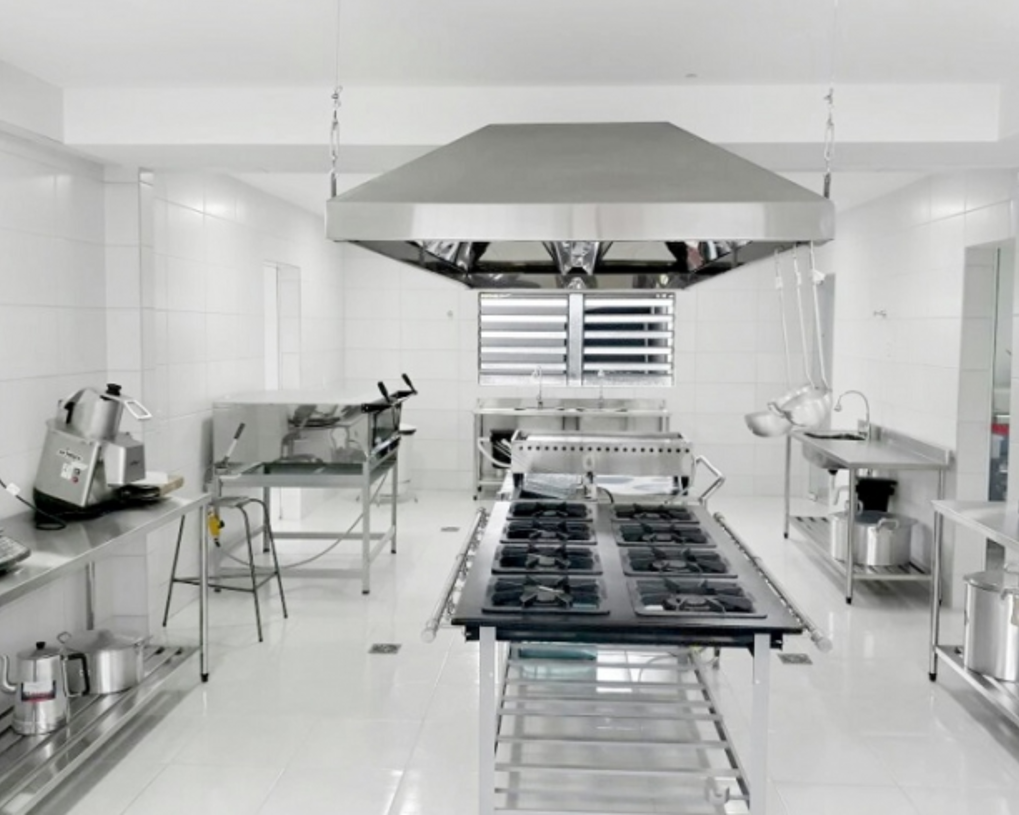 A Importância do Inox em Cozinhas Industriais
