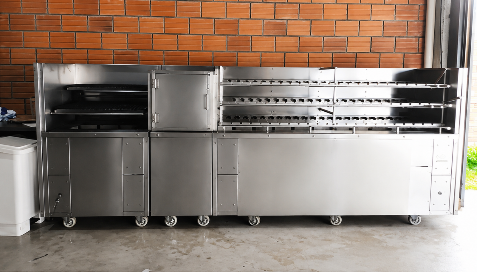 Cópia de Products Catalog (210 x 297 mm) (420 x 297 mm) (650 x 300 mm) (1)